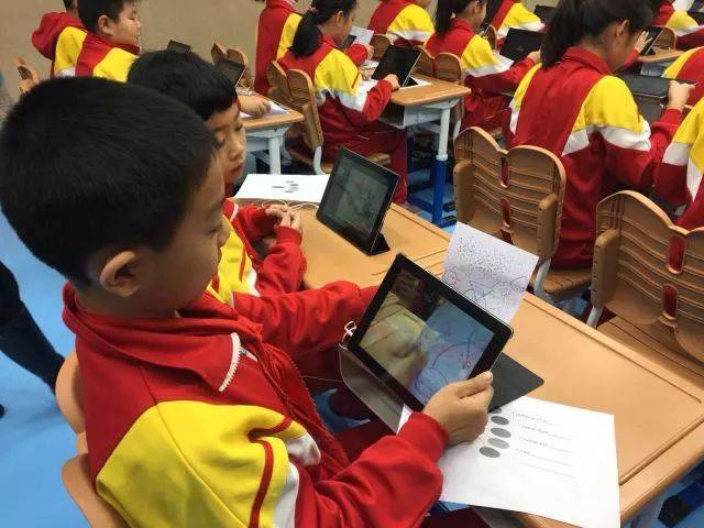 【教學(xué)研討】借助平板教學(xué) 改變學(xué)習(xí)方式——金二小“基于手持移動(dòng)終端的云學(xué)習(xí)方式研究”教學(xué)課例研討會(huì)側(cè)記